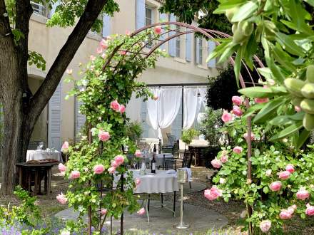 Diner sur la terrasse du Château de Siran, Hérault, Occitanie, Gorges de la Cesse et du Brian, Minerve, gastronomie